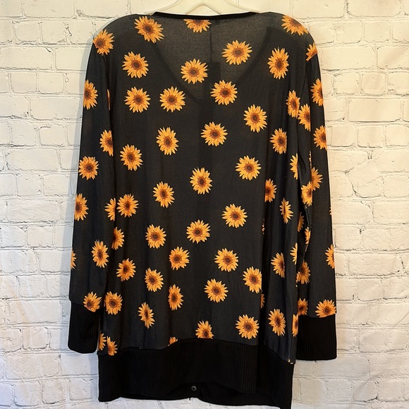 Lily by firmiana sunflower snap button cardigan - Picture 4 of 5